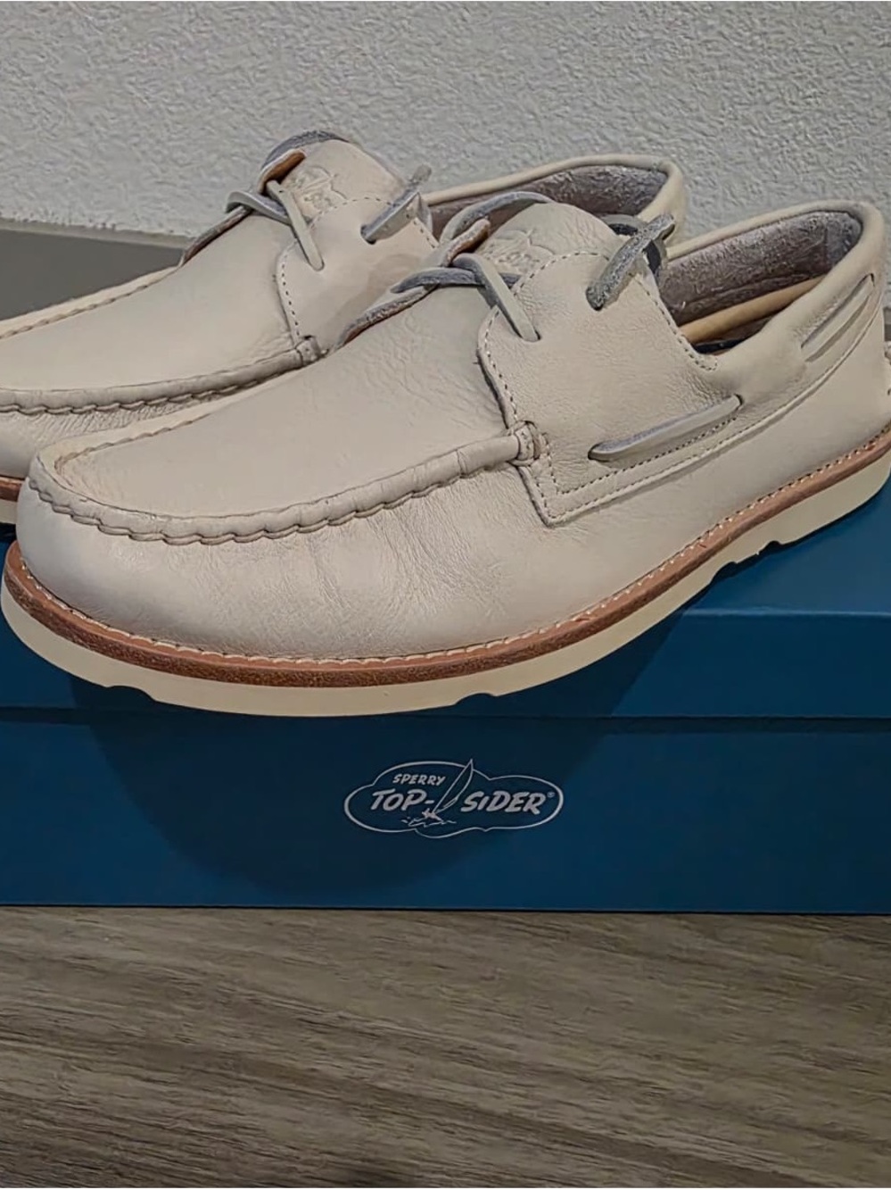 NWT Leather Sperry Men’s Cream Leather 2-Eye Boat Shoe